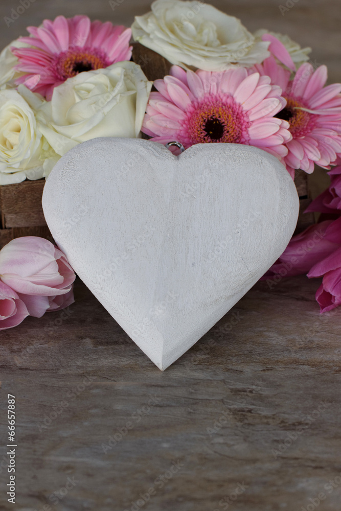 Herz mit Blumen Stock-Foto | Adobe Stock