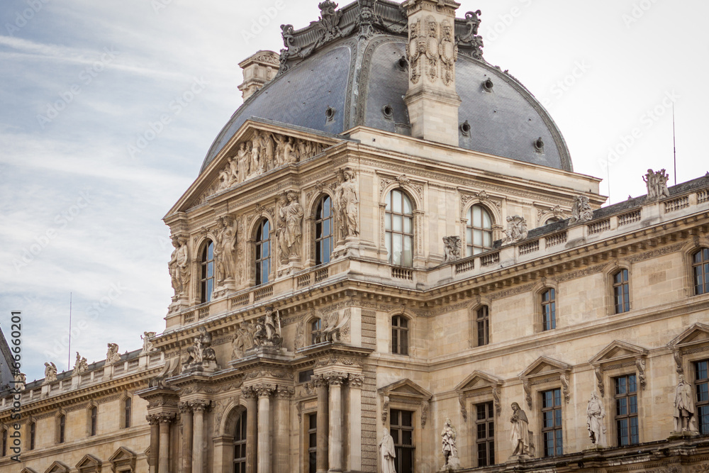 Fototapeta premium Exterior of a historical townhouse in Paris