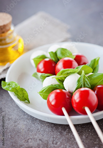 Tomaten-Mozzarella Snack