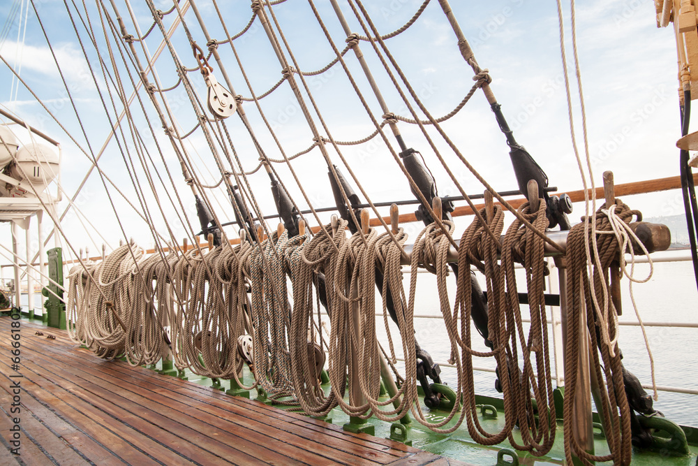 Fotografie ropes on an old vessel, sailing