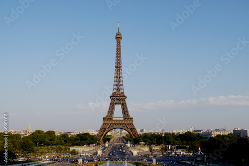 eiffel tower, paris, france © fivepointsix