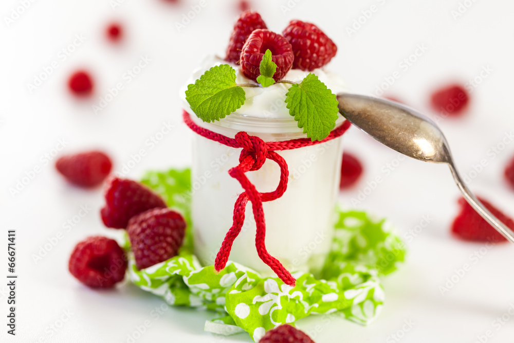 Raspberries and yoghurt or clotted cream Raspberries and yoghurt or clotted cream