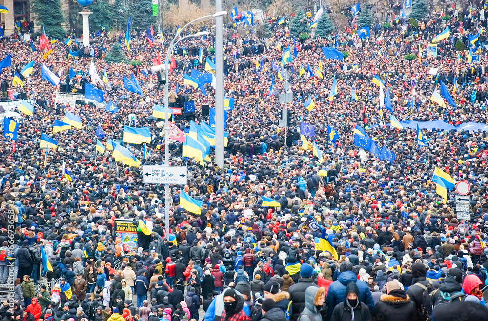 KIEV (KYIV), UKRAINE: Hundreds of thousands protest in Kiev  - obrazy, fototapety, plakaty 