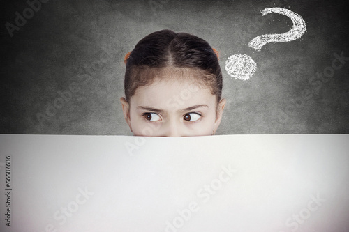 Φωτογραφία I have question! Portrait curious suspicious young girl student.