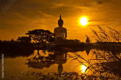 Photography Big buddha statue at Wat Muang with sunset sky in Thailand