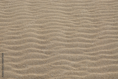 Fototapeta Naklejka Na Ścianę i Meble -  Sand, Strand, Beach, wellen, streifen, braun, gelb,