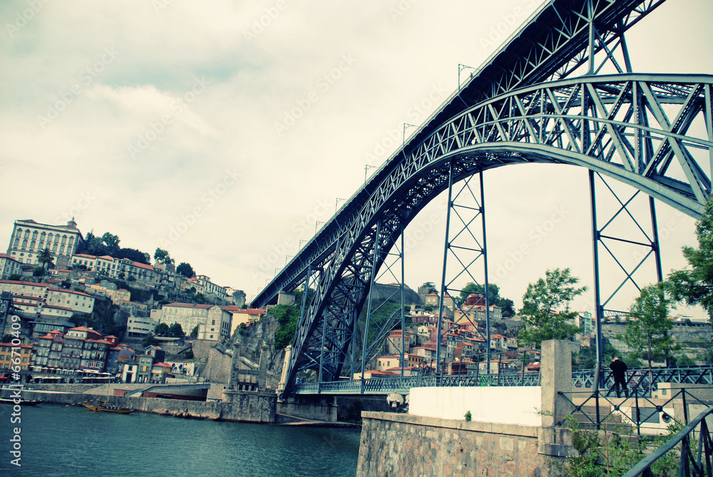 Fototapeta premium Dom Louis bridge in Porto(Portugal)