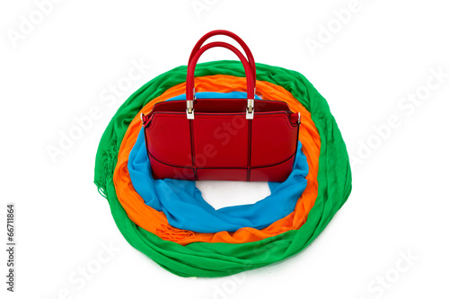 Красная сумка и разноцветные платки