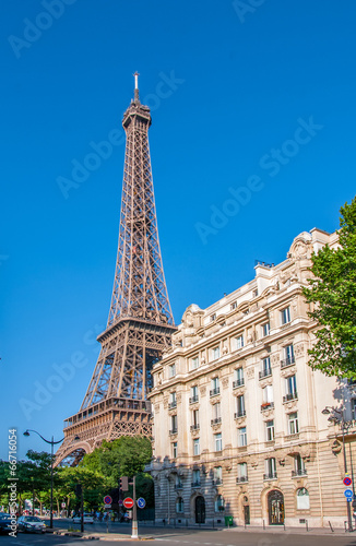 La Tour Eiffel et le quai Branly © jasckal