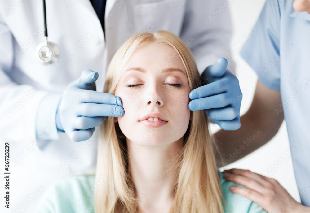 Naklejka premium plastic surgeon and nurse with patient