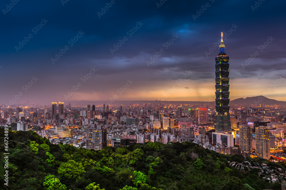 Fototapeta premium Widok miasta Tajpej w nocy