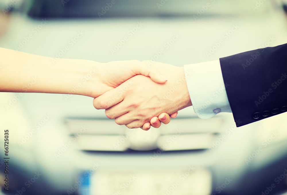 © Syda Productions - customer and salesman shaking hands