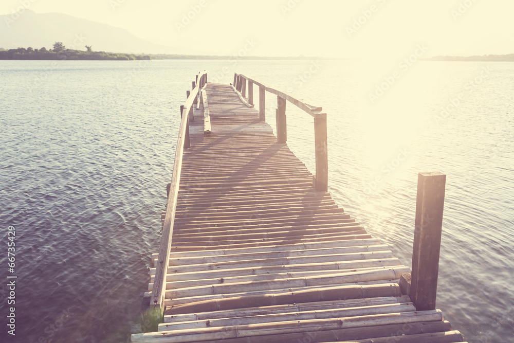 Obraz premium Boardwalk on beach