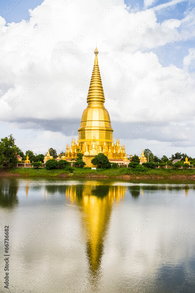 Naklejka premium Sriwiengchai pagoda in Lamphun Thailand