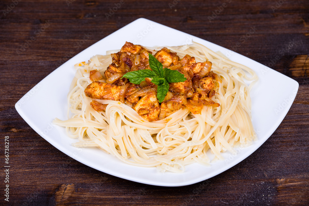 Spaghetti with chicken and vegetable