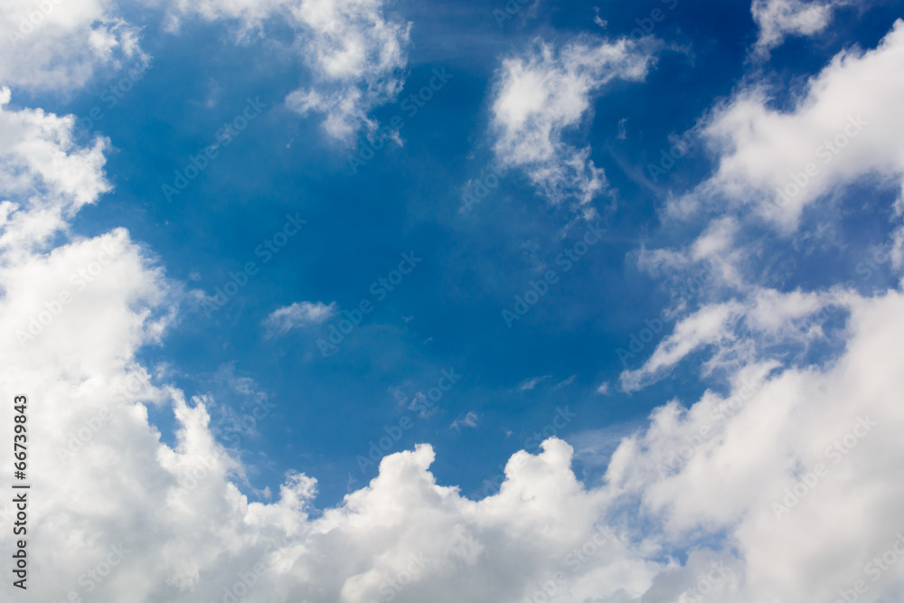 Naklejka premium clouds with blue sky