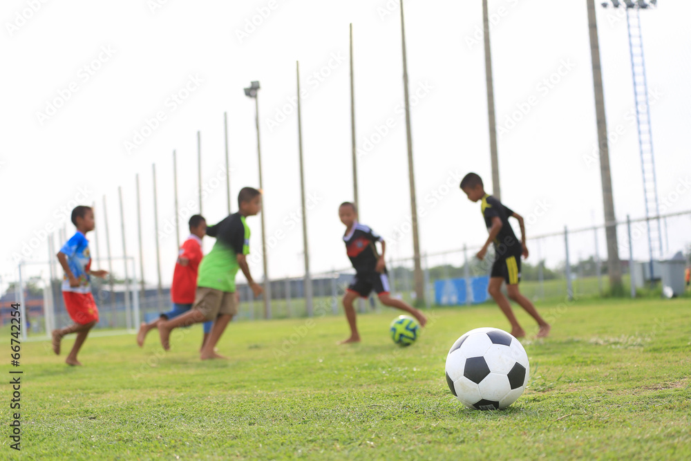 Obraz premium Children playing football on the field