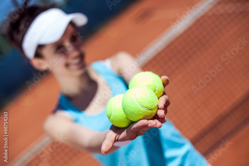 Female playing tennis © BrunoWeltmann