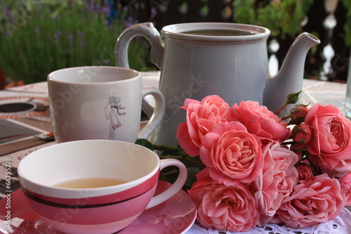 Tee und Rosen