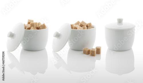 White sugar bowl and brown sugar cubes
