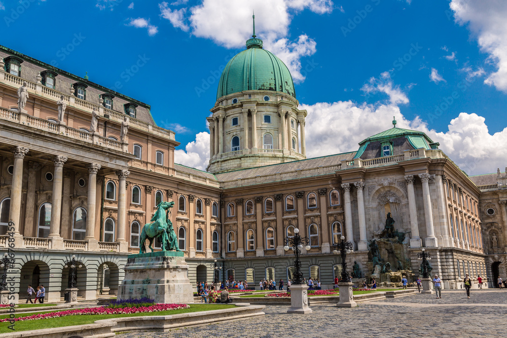 Obraz premium Budapest, Buda Castle or Royal Palace with horse statue, Hungary