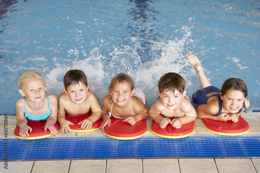 Children in swimming pool - obrazy, fototapety, plakaty 