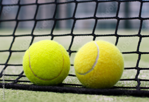 Tennis balls on the net © Jababas