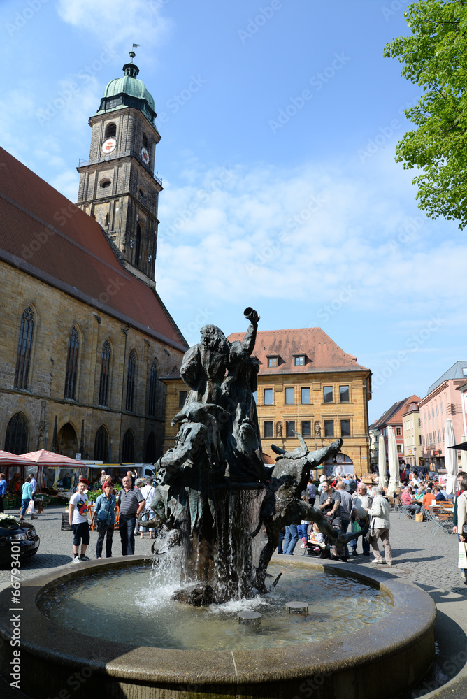 Obraz premium Hochzeitsbrunnen und Basilika in Amberg
