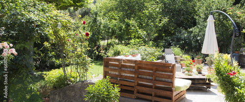 green garden to chill out in provence