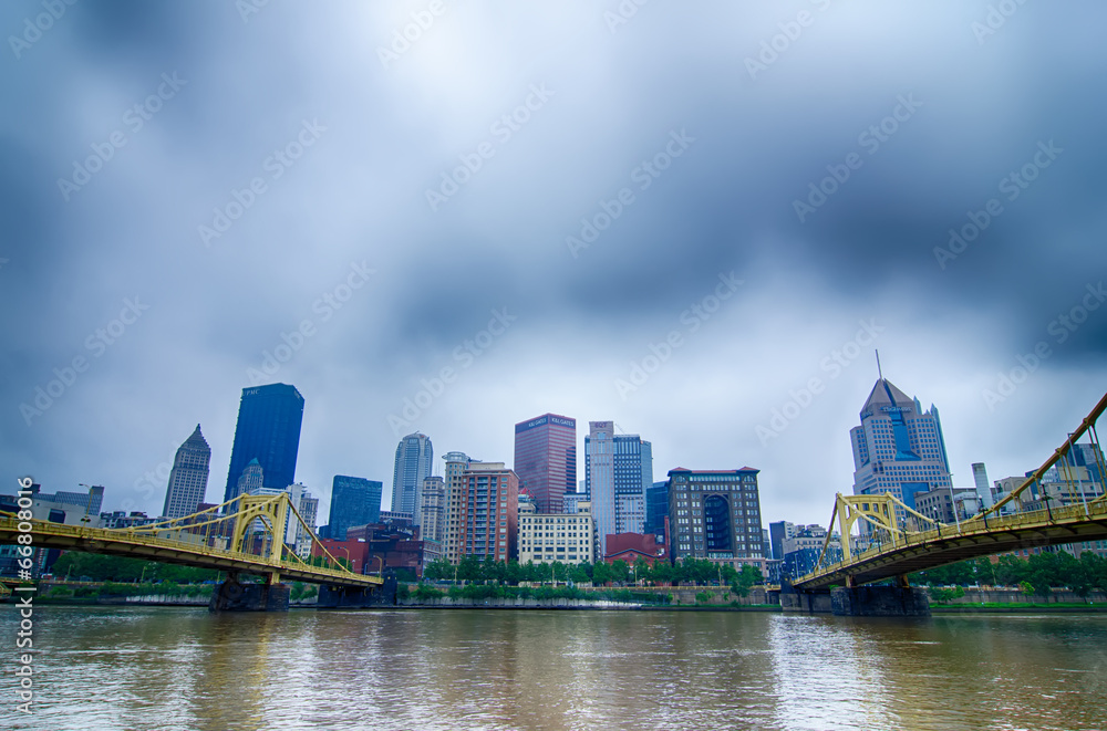 Fototapeta premium Pittsburgh, Pennsylvania - city in the United States. Skyline wi