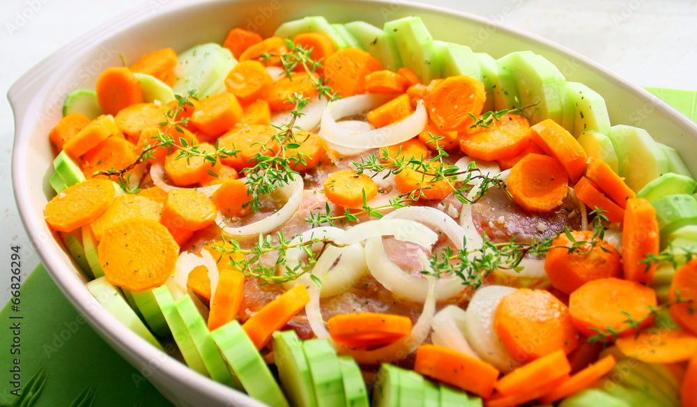 rouelle de porc crue aux carottes et courgettes
