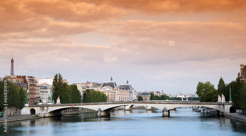 Paris, pont du Caroussel