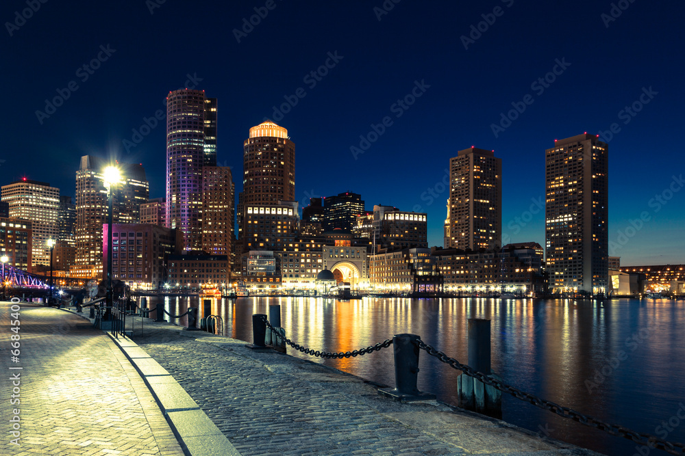 Naklejka premium Boston skyline by night - Massachusetts - USA