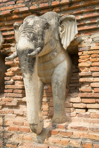 Скульптура слона. Фрагмент чеди Вата Сорасак