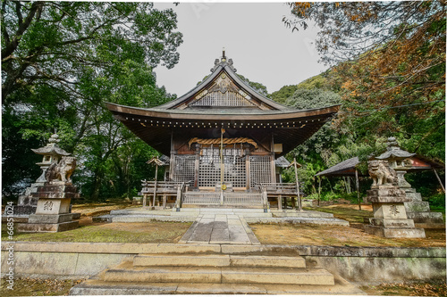 秋の南豫護国神社の拝殿
