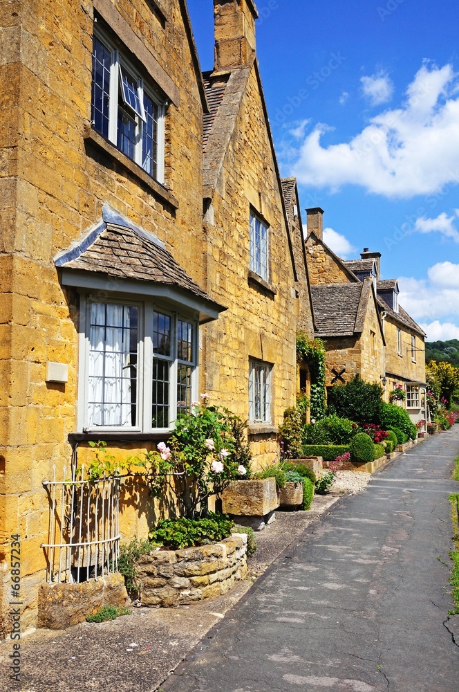 Naklejka premium Cotswold cottages, Broadway © Arena Photo UK