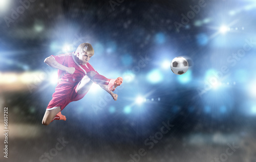 Football player © Sergey Nivens
