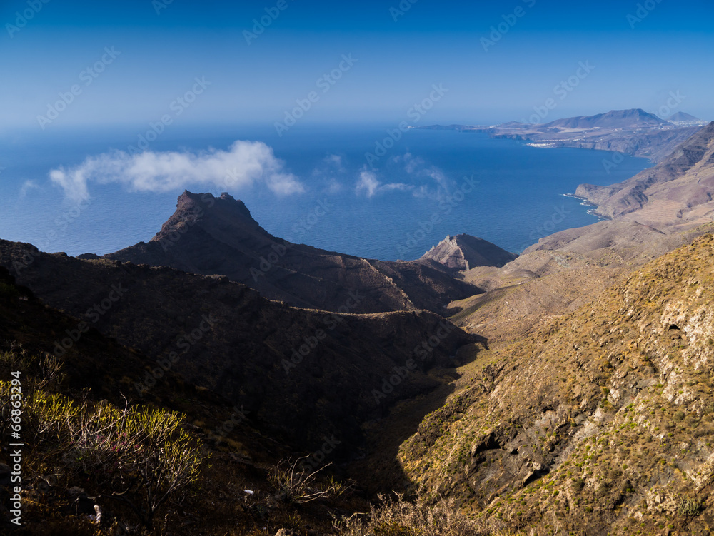 Blick über die Klippen der westküste Gran Canarias
