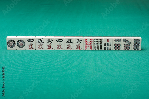 Smooth table surface with a mahjong on it