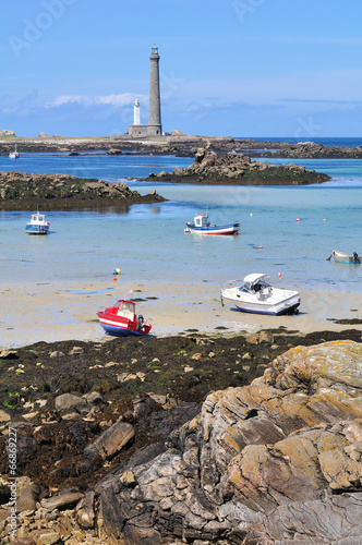 Vue sur l'île vierge et le phare à Plouguerneau Lilia photo