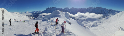 skieurs sur les pistes en haute-Savoie