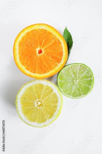 Cytryna pomarańcza limonka cytrusy witaminy owoce cytrynowe sok wyciskany owoc limetka kwaśne