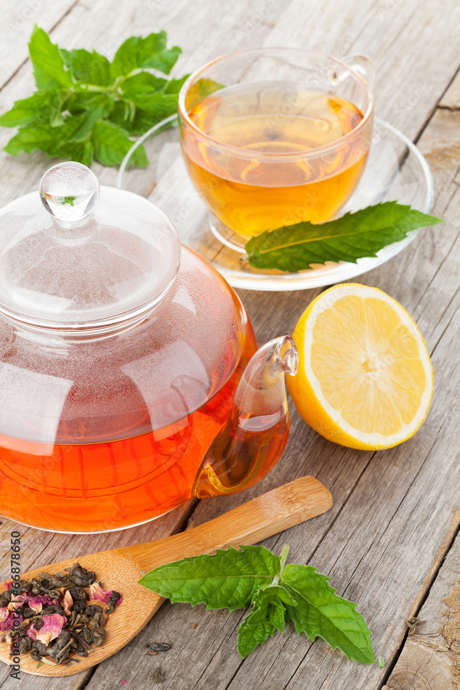 Green tea with lemon and mint Green tea with lemon and mint
