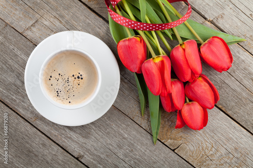Fototapeta Naklejka Na Ścianę i Meble -  Fresh red tulips with ribbon and coffee cup