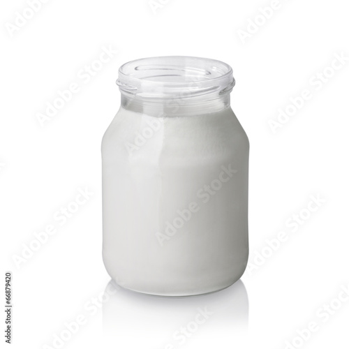 Joghurt isoliert auf weißem Hintergrund