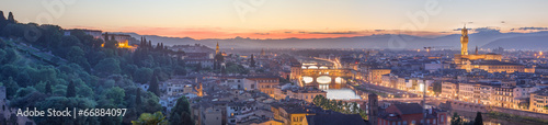 Fototapeta Naklejka Na Ścianę i Meble -  Arno River and Ponte Vecchio at sunset, Florence