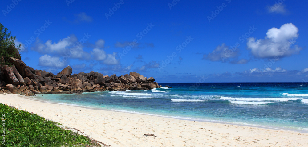 plage de sable blanc de anse cocos île de la digue