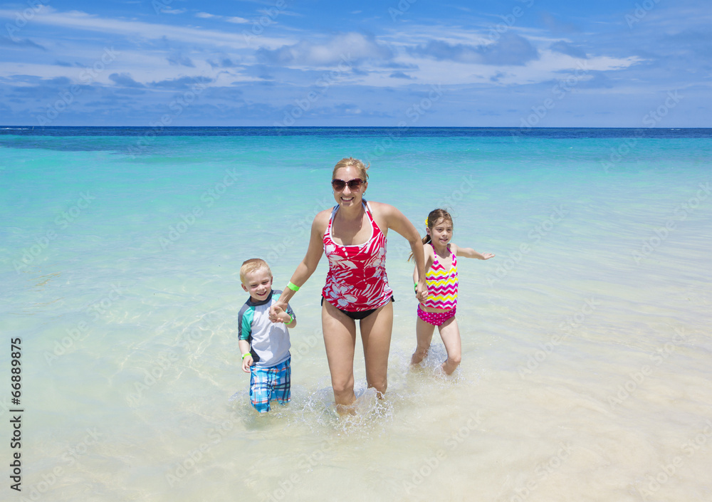 Naklejka premium Family Enjoying a Beach vacation together