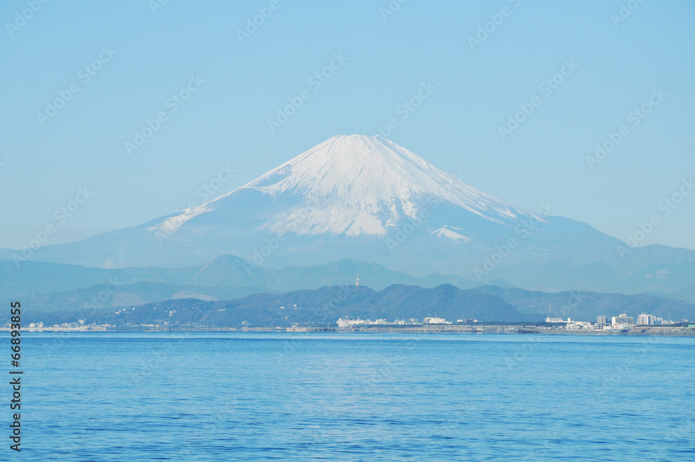 青空と富士山と海