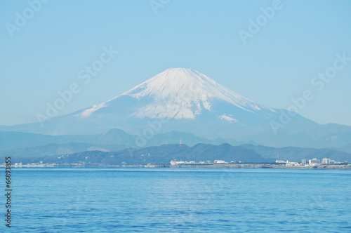 青空と富士山と海